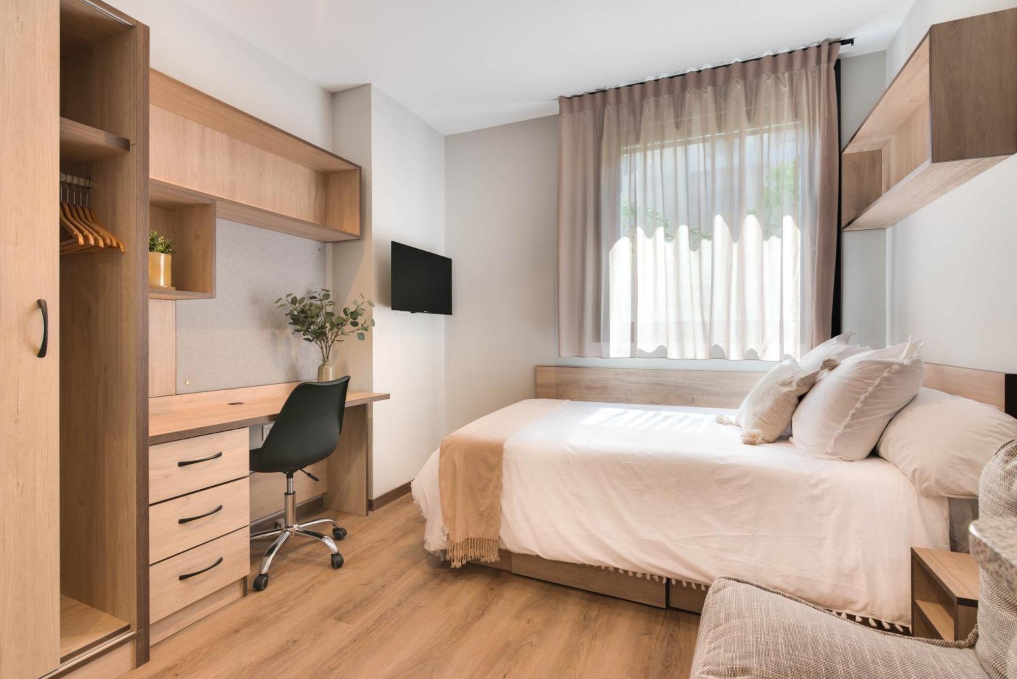 Livensa Living Pamplona Albergue Juvenil Exterior foto